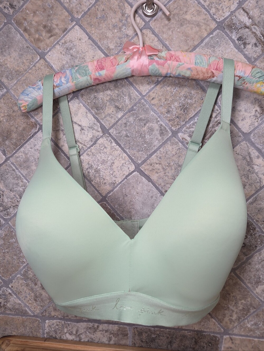 Pink Victorias Secret Wear Everywhere Wireless Lightly Lined Bra 38DDD Green